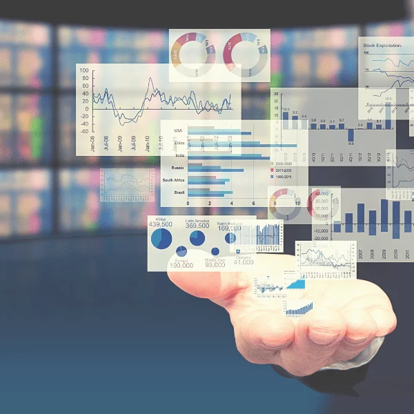 Amélioration suivi et reporting Cette image représente des graphiques et statistiques survolant une main de façon dématérialisée. Ils représentent le suivi et le reporting de qualité réalisés grâce à la dématérialisation.