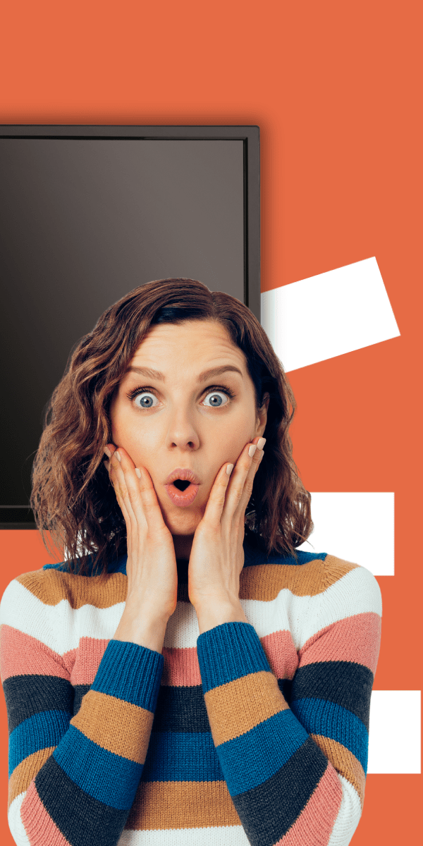 Personne devant un écran d'affichage dynamique avec un point d'interrogation géant symbolisant la curiosité et l'engagement